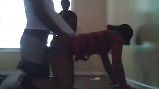 Menina macia e quentinha insere um vibrador no cuzinho vídeo pornô de coroas gostosas