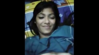 Uma mulher cheira seu pênis no programa. vídeo pornô das coroas gostosas